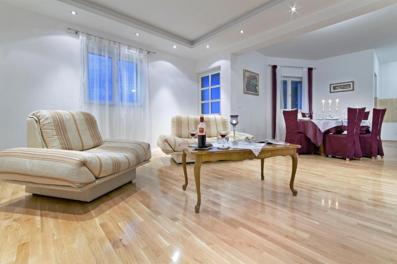 Holiday Home Bastion ภายนอก รูปภาพ